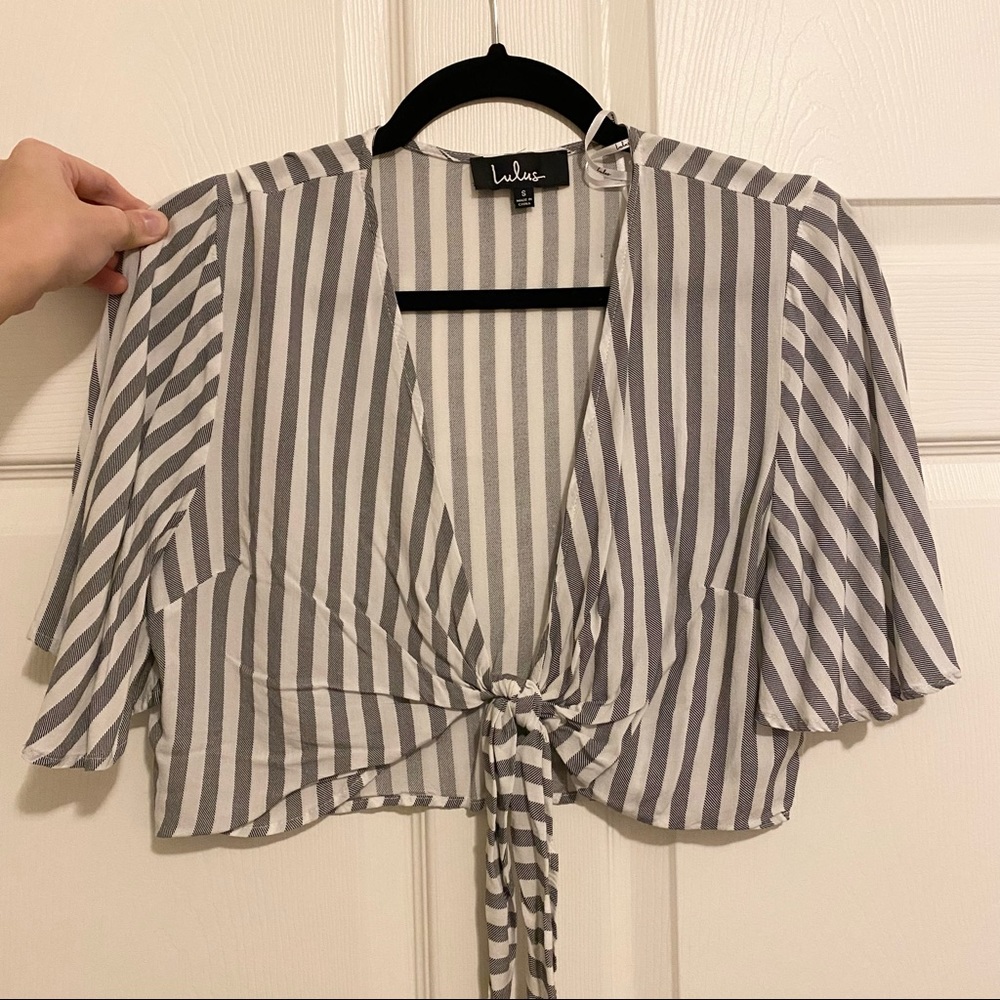 Lulu’s Tie Front Crop Top